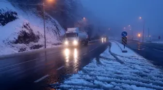 Bolu Dağı'nda kar yağışı etkili oluyor