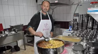 Gölcük Muş Ziyaretliler derneğinden ihtiyaç sahibi ailelere yemek yardımı