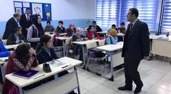 Kaymakam Bulacak öğrencilerle ders dinledi