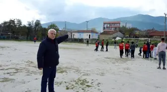 Sancaklıbozköylü çocuklar futbol sahasının yenilenmesini istiyor