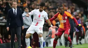 Galatasaray - Antalyaspor maçında Nihat Özdemir ve Tarık Çamdal'a protesto