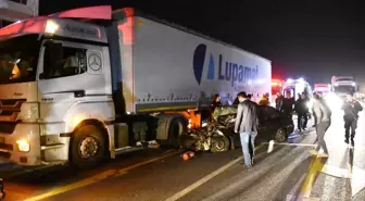 İzmir'de tırla çarpışan otomobilin sürücüsü hayatını kaybetti