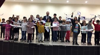 Model uçak kursunda sertifikaları Başkan Kavaklıgil verdi