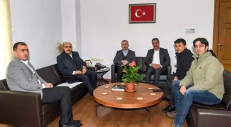 Vali Demirtaş Yüreğir'de yapılan yardımlarla ilgili görüş alışverişinde bulundu