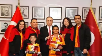 Galatasaraylı minik taraftar, Mustafa Cengiz'le bir araya geldi