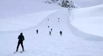 Hakkari'de kayak sezonu açıldı