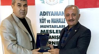 Muhtarlardan Başkan Şahan'a plaket