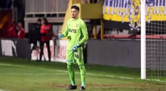 Fenerbahçe'nin en istikrarlısı Altay Bayındır! Ozan Tufan 3 dakika ile...