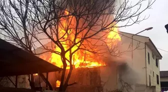 Vezirköprü'de yangın çıkan ev zarar gördü