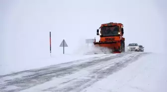 Ardahan'da ulaşıma kar, tipi ve sis engeli