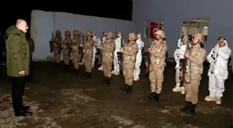 Bakan Soylu, yeni yıla geçitli jandarma karakolunda girdi