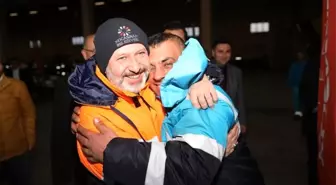 Başkan Çolakbayrakdar, daha kaliteli hizmet için işçilere kışlık kıyafet dağıttı