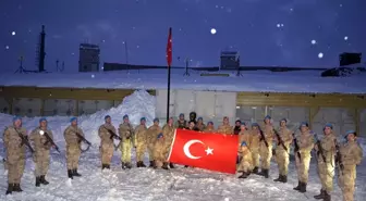 Beytüşşebap Kaymakamı 2 bin 900 rakımlı üs bölgesinde askerlerin yeni yılını kutladı
