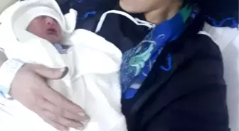 Ceyhan'da yeni yılın ilk bebeği