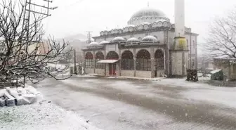 Karapınar köyüne yılın ilk karı yağdı