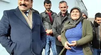 Köyüne yapılan hizmetten dolayı Vali Masatlı'ya muhtardan teşekkür