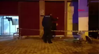 Osmaniye evinin önünde tabancayla vurularak yaralandı