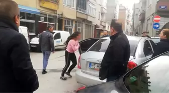 Sevgilisiyle kaçan kızlarını eve götürmek isteyen aile karakolluk oldu