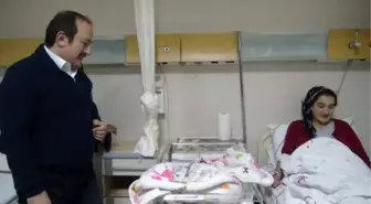 Şırnak'ta 2019'un son doğan bebeğine çeyrek altın