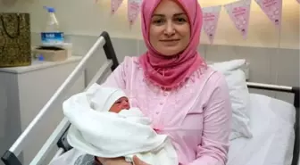 Sivas'ta yeni yılın ilk bebeği Zehra Melek oldu