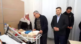 Vali Gündüzöz, yılın ilk bebeklerini ziyaret etti