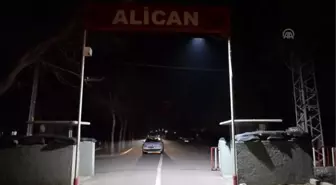 Vali Ünlü, yeni yıla Ermenistan sınırında görev yapan askerlerle girdi