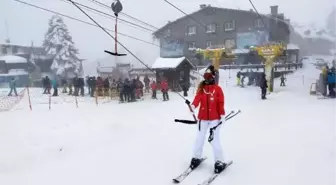 Yeni yılı Uludağ'da geçiren tatilciler pistleri doldurdu