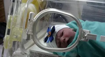 Yılın ilk bebeğinin doktor babası heyecandan koyduğu ismi unuttu