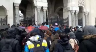 Beyazıt'ta eylem yapan gruba polis müdahalesi