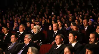 Cumhurbaşkanı Erdoğan, 'Leyla ile Mecnun' tiyatro oyununu izledi