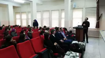 Sandıklı'da internet ve teknoloji konulu konferans düzenlendi