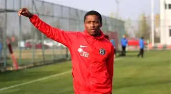 Transferin gözde ismi Jesse Sekidika Eskişehirspor kampına dahil edildi