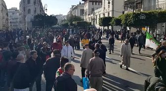 Cezayir'de göstericiler 'yönetim sisteminde köklü değişiklik' talebinde ısrarcı