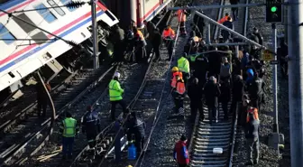 Yolcu treni raydan çıktı