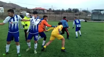 Futbolcuların kavgasını polis havaya ateş açarak sonlandırdı