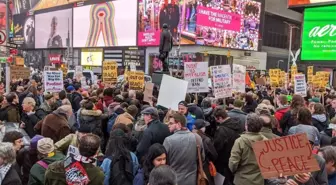 Times Meydanı'nda savaş karşıtı protesto