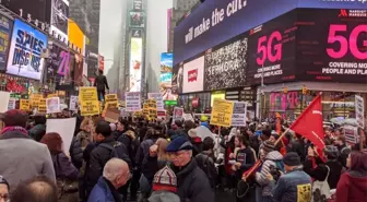 Times Meydanı'nda savaş karşıtı protesto