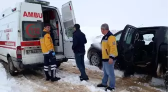 Yolu kapalı köydeki kanser hastası için seferber oldular