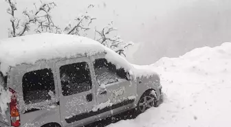 Alaşehir'de kar yağışı etkili oluyor