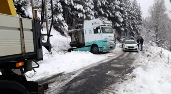 İzmir'de kar alarmı: Ödemiş'te ekipler yoğun mücadele veriyor