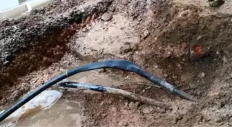 Kaçak elektrik için yeraltından hat çekmişler