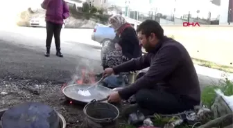 Sinop şehir şehir gezen çift, sokakta tezgah açıp kalaycılık yapıyor