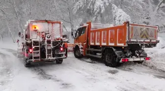 Kazdağları'nda kar 1 metreye ulaştı, ekipler yolları açık tutmakta zorlanıyor