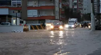 Mersin'de aşırı yağış 2 can aldı