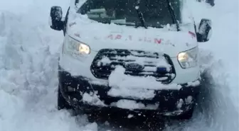 Toroslar Belediyesi karla mücadele ekipleri, hasta çocuklar için yolu açtı