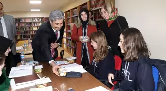 Yozgat Belediye Başkanı Köse, kütüphanedeki öğrencileri ziyaret etti