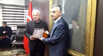 Acil servisin yenilenmesine destek verenlere plaketleri verildi