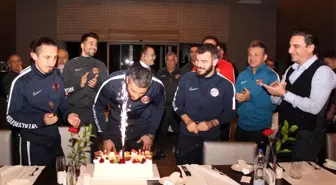 Antalyaspor'da kaleci Ferhat'a sürpriz doğum günü