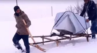 Bingöl'de arızalı bulaşık makinesi, karda kızakla taşındı