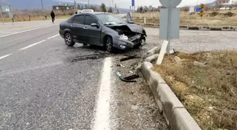 Gölbaşı'nda 2 otomobil çarpıştı